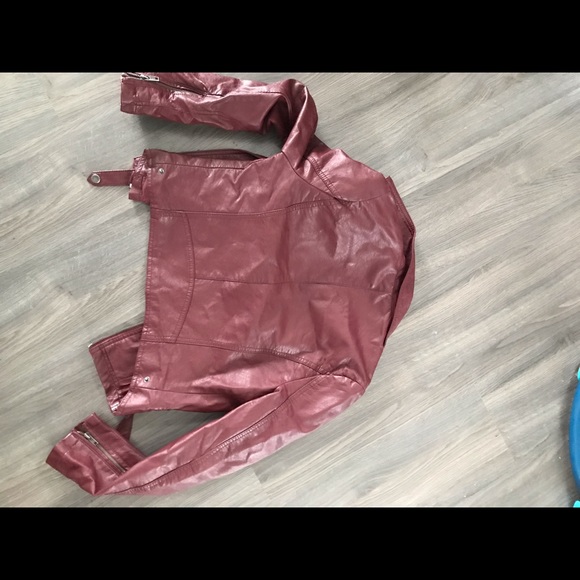 Red fake leather jacket - Picture 4 of 7